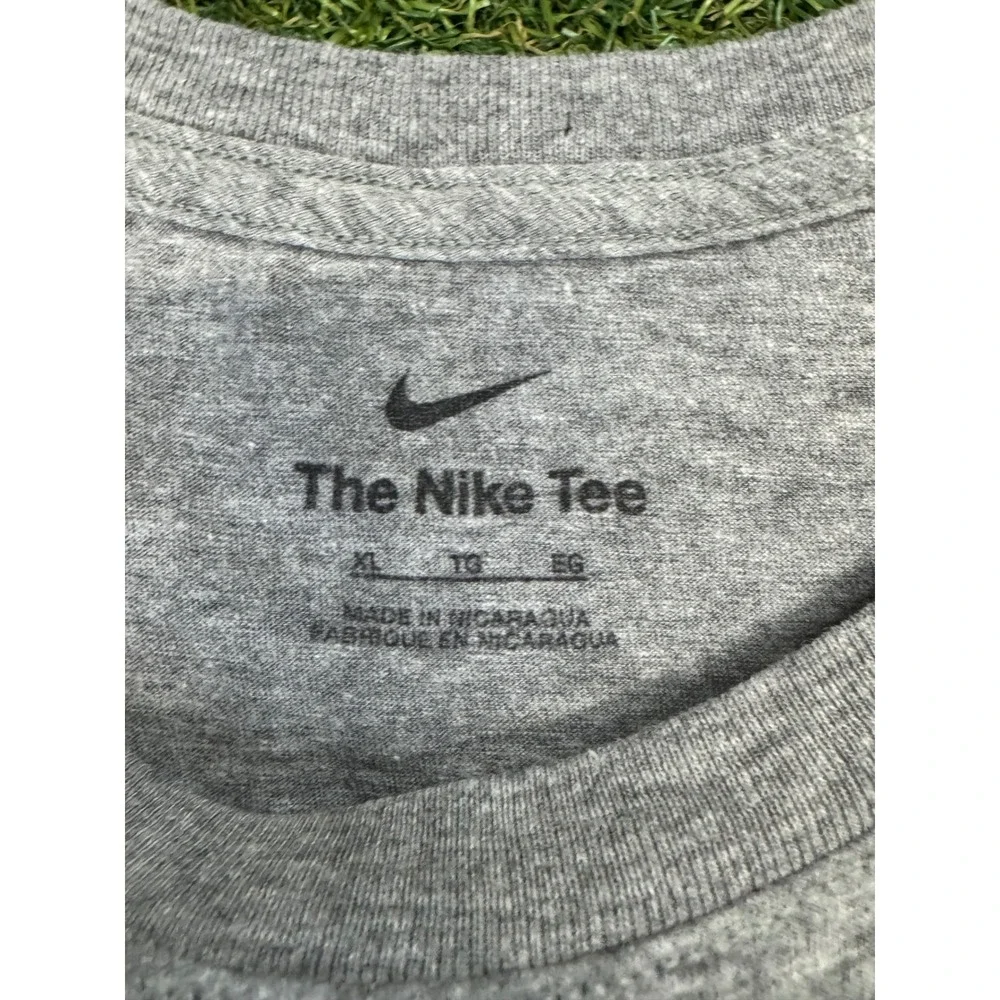 Nike Oregon Ducks T-Shirt Mens XL Gray Green‎ Graphic Short Sleeve Crew Neck Tee
